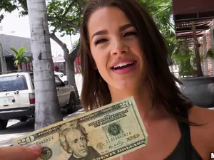 Public Pickups - Fun-loving Model Fucks in Public - 07/05/2017