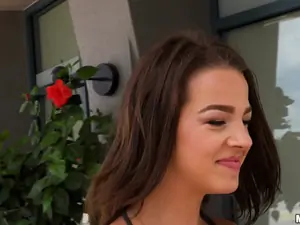 Public Pickups - Fun-loving Model Fucks in Public - 07/05/2017