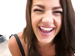 Public Pickups - Fun-loving Model Fucks in Public - 07/05/2017