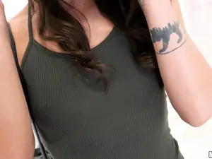 Public Pickups - Fun-loving Model Fucks in Public - 07/05/2017