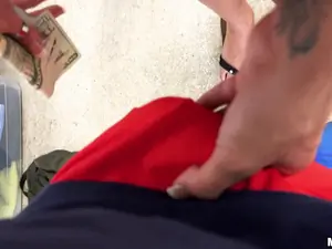 Public Pickups - Fun-loving Model Fucks in Public - 07/05/2017