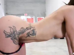 Public Pickups - Fun-loving Model Fucks in Public - 07/05/2017