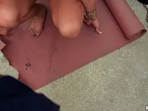 Public Pickups - Fun-loving Model Fucks in Public - 07/05/2017