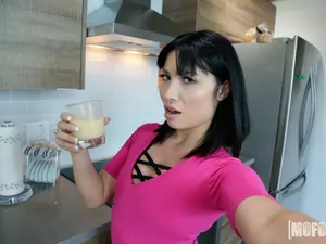 Girls Gone Pink - Hot Latina Teaches Booty Workout - 08/07/2017