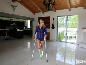 Pervs On Patrol - Twerking Blonde Blows Insurance Guy - 08/11/2017