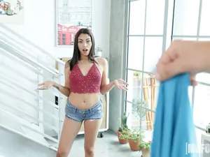 Latina Sex Tapes - Pre-Trip Facial and Fuck - 08/12/2017