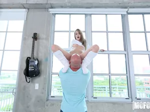 Don't Break Me - Kimmy Granger Gets Acrobatic - 11/22/2017