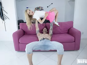 Don't Break Me - Dakota Gets Her Pussy Stretched - 12/15/2017