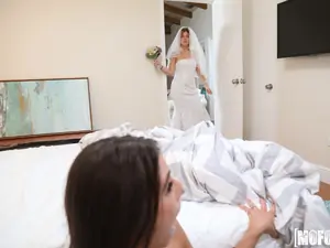 I Know That Girl - Groom Bangs the Bridesmaid - 01/03/2018