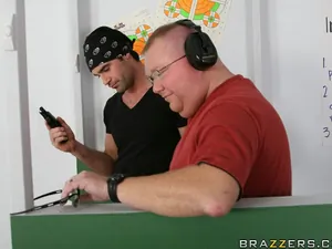 Big Tits In Sports - You Like Guns? Try This One - 03/27/2009
