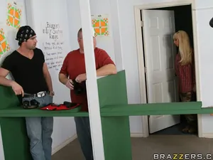 Big Tits In Sports - You Like Guns? Try This One - 03/27/2009