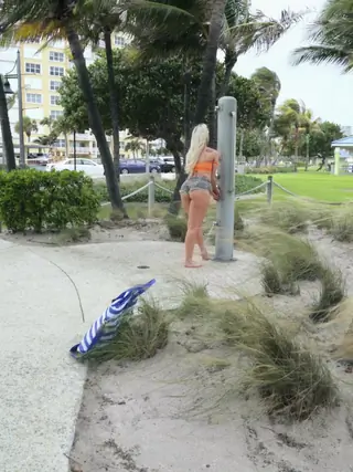 Stranded Teens - Helpful Local Gets Pussy - 04/29/2020
